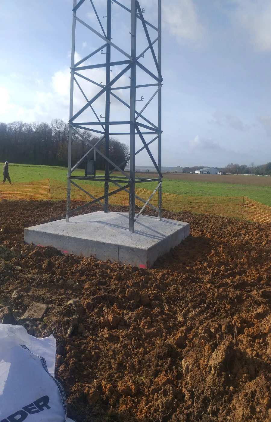 Plateforme terrassement pylonne